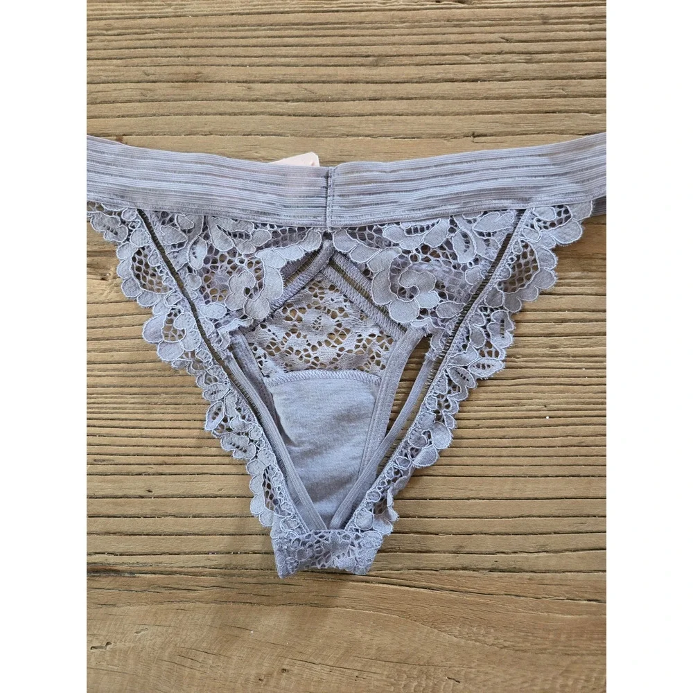 Victoria's Secret Cheekini Peekaboo Lace Panty sz XS New